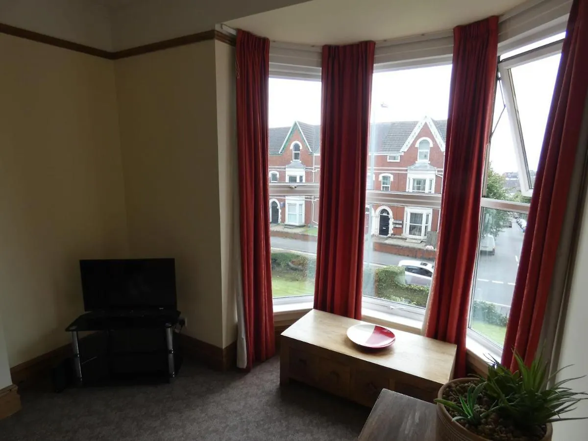 Hurst Dene Aparthotel Swansea 3*,
