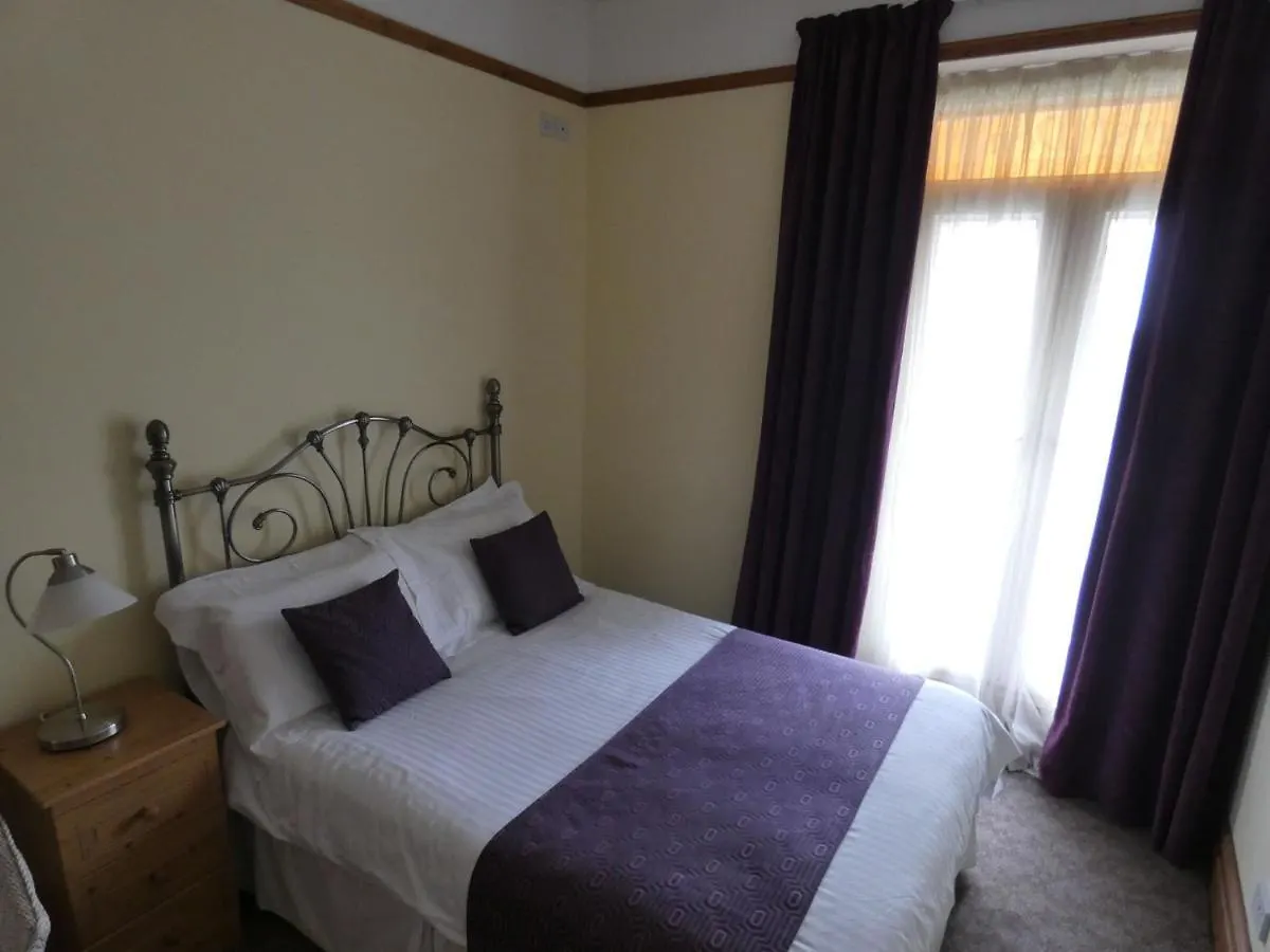 Hurst Dene Aparthotel Swansea 3*,