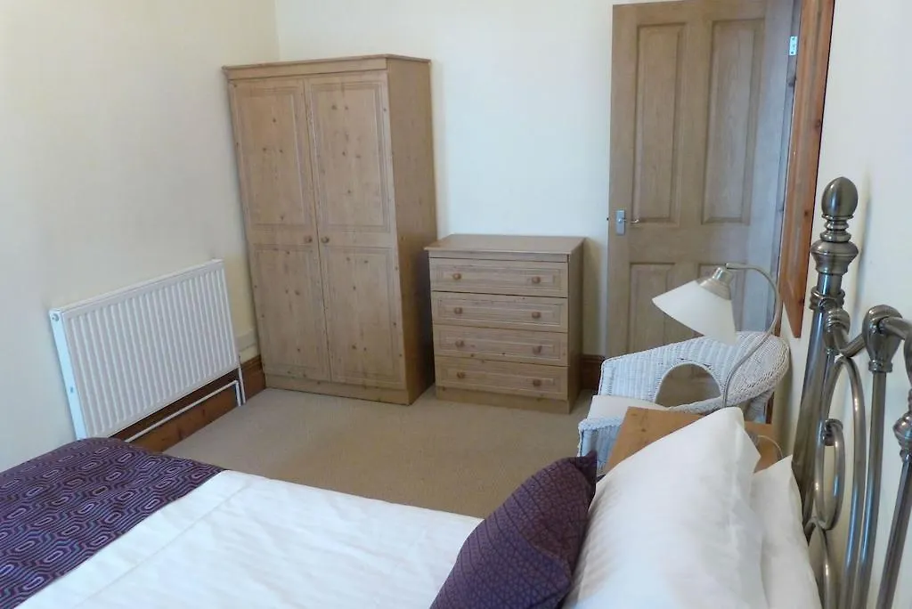 Hurst Dene Aparthotel Swansea 3*,